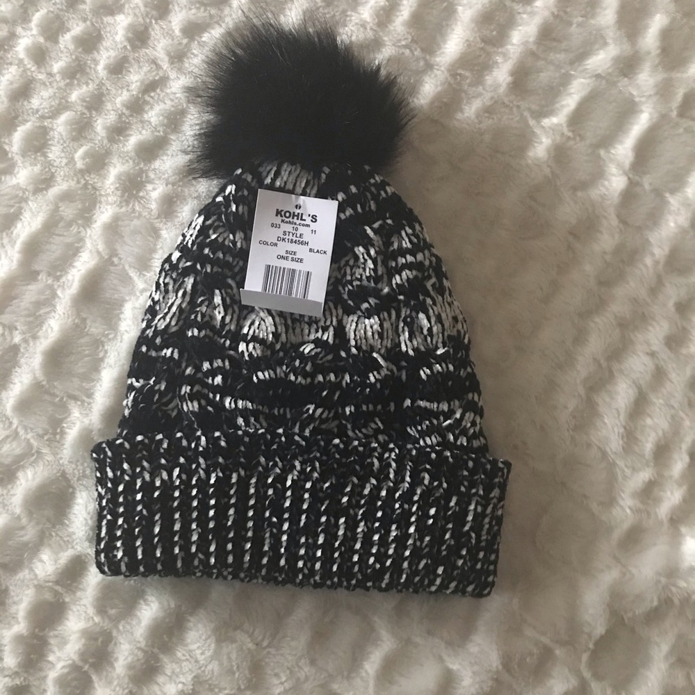 #Shop NWT KOHLS Black White Pom Pom Beanie Hat - Picture 6 of 8